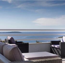 3 Bedroom Villa with Pool, Terrace and Sea Views near Vinisce, Sleeps 7